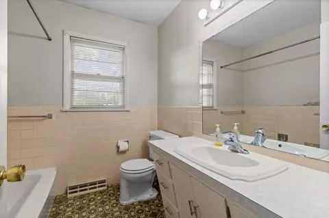 742 N Burton Ave, Springfield, MO 65802 photo 12