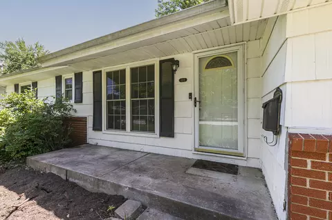 1212 S Belcrest Ave, Springfield, MO 65804