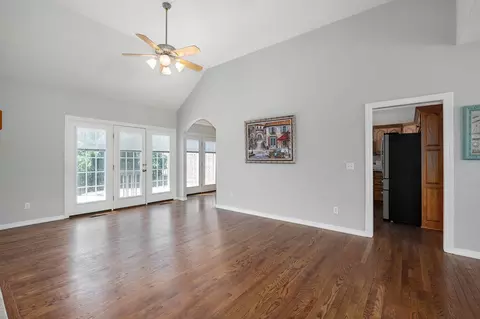818 E Canterbury St, Springfield, MO 65810 photo 9