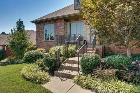 818 E Canterbury St, Springfield, MO 65810 photo 4