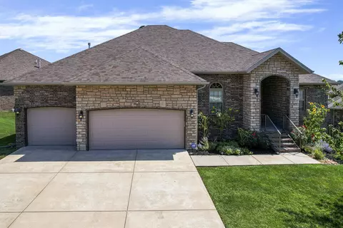 1614 N Oakfair Pl, Springfield, MO 65802 photo 1