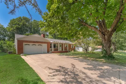 1723 S Sagamont Ave, Springfield, MO 65807