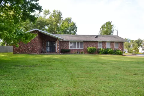 300 E 13th St, Mountain Grove, MO 65711 photo 1