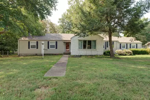 1846 E Broadmoor St, Springfield, MO 65804 photo 1