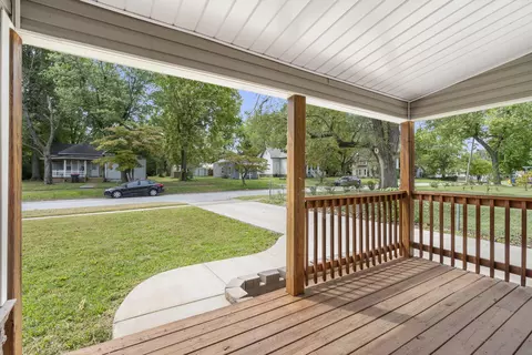 1221 W Thoman St, Springfield, MO 65803 photo 5