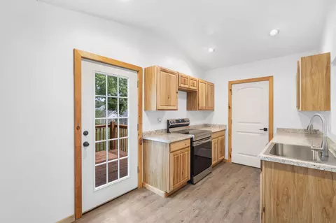 1221 W Thoman St, Springfield, MO 65803 photo 12