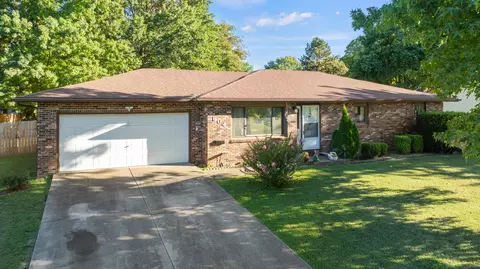 804 Elm St, Aurora, MO 65605 photo 1