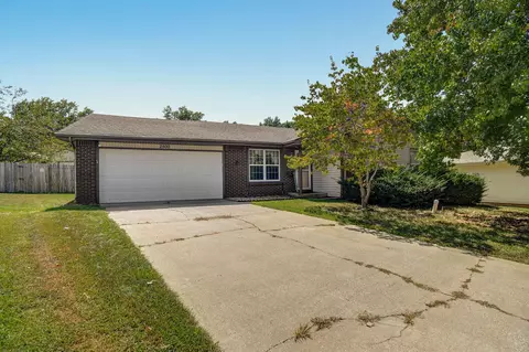 2500 W Blackburn Dr, Springfield, MO 65807 photo 1
