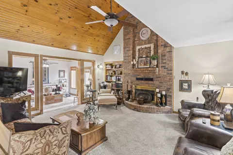 749 W Brookshire Dr, Springfield, MO 65810 photo 8
