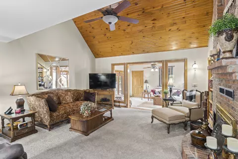 749 W Brookshire Dr, Springfield, MO 65810 photo 9