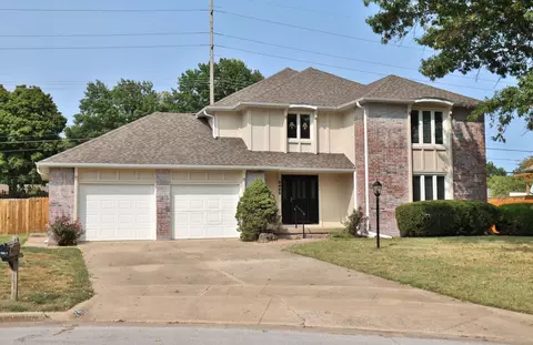 2465 E Meadow Dr, Springfield, MO 65804 photo 1
