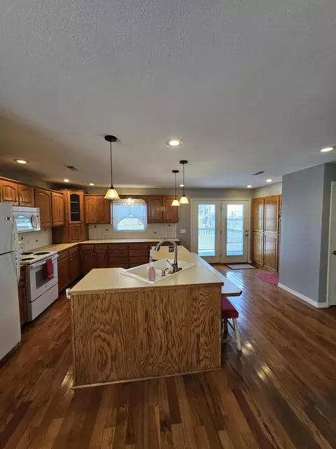 1002 E Bond St, Monett, MO 65708 photo 7