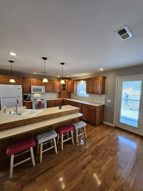 1002 E Bond St, Monett, MO 65708 photo 5