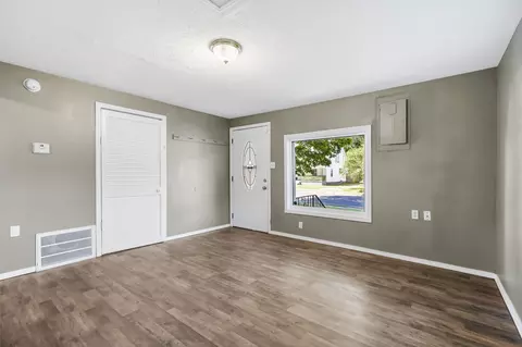 2074 N Lexington Ave, Springfield, MO 65803 photo 4