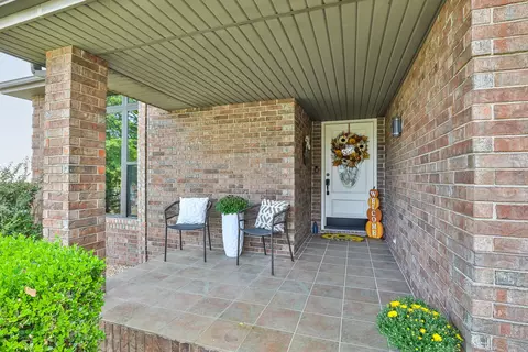 2020 N Equestrian Ln, Nixa, MO 65714 photo 3