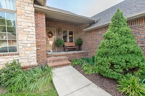 3766 E Fox Grape Rd, Springfield, MO 65809 photo 2