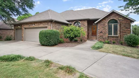 3919 E Cherokee St, Springfield, MO 65809 photo 2