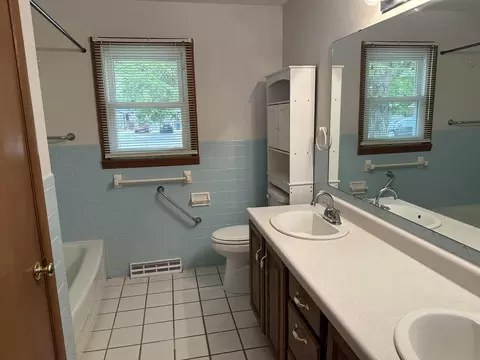 649 W Riverside St, Springfield, MO 65807 photo 16