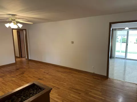 649 W Riverside St, Springfield, MO 65807 photo 2