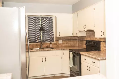 2304 S Kings Ave, Springfield, MO 65807 photo 8
