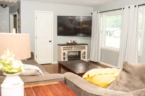 2304 S Kings Ave, Springfield, MO 65807 photo 4