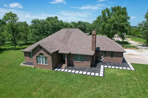 1705 E Lakecrest Dr, Ozark, MO 65721 photo 2