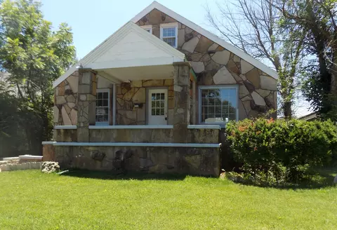 2222 W Olive St, Springfield, MO 65802