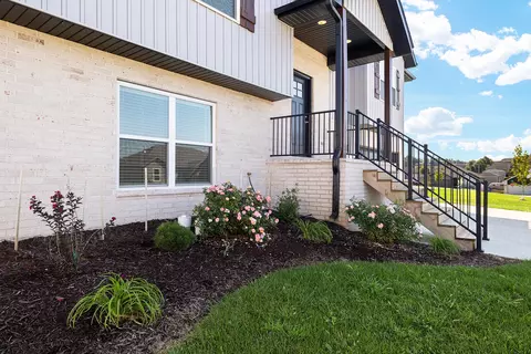 1104 S Swift Ave, Ozark, MO 65721 photo 2