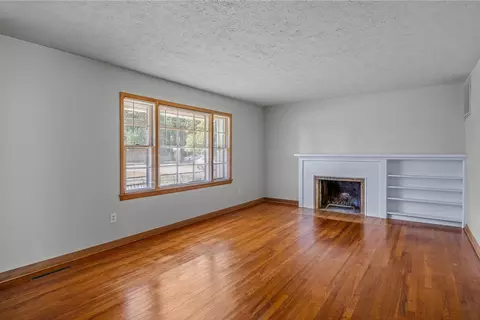 2391 E Seminole St, Springfield, MO 65804 photo 4