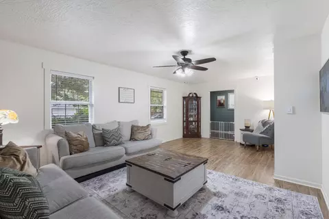 2230 W Cynthia St, Springfield, MO 65810 photo 4