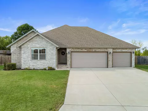 821 E Baracuda Dr, Nixa, MO 65714 photo 2