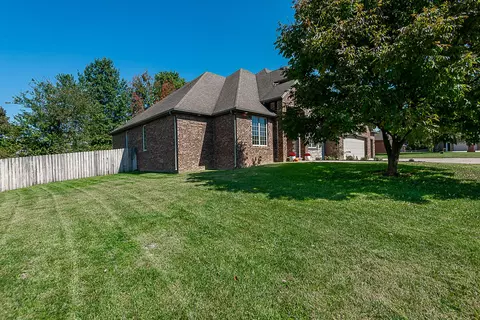 705 W Laverne Dr, Nixa, MO 65714 photo 3