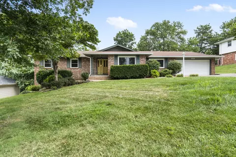 1526 S Devon Rd, Springfield, MO 65809 photo 2