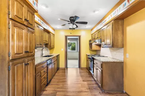 1526 S Devon Rd, Springfield, MO 65809 photo 13