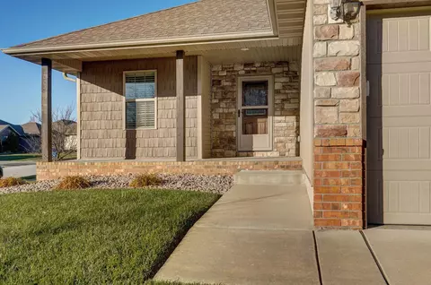 1909 E Maricopa Ave, Ozark, MO 65721 photo 2