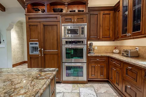 Kitchen - 1000 E Greenbridge Rd, Ozark, MO 65721 photo 5 of 10