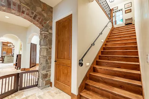 Entry Way - 1000 E Greenbridge Rd, Ozark, MO 65721 photo 14 of 19