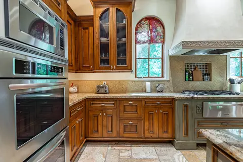 Kitchen - 1000 E Greenbridge Rd, Ozark, MO 65721 photo 3 of 10