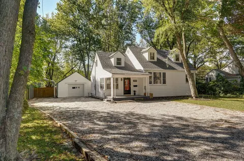 2258 E Grand St, Springfield, MO 65804