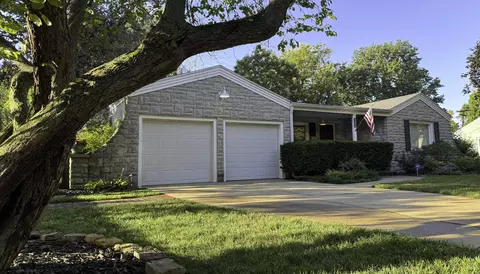 1102 E Linwood Dr, Springfield, MO 65807