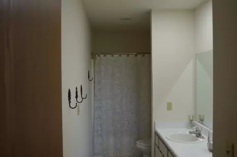 Bath - 25 Chickadee Dr #3, Branson, MO 65616 photo 1 of 2
