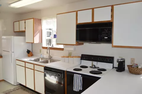Kitchen - 25 Chickadee Dr #3, Branson, MO 65616 photo 2 of 2