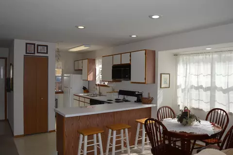 Kitchen - 25 Chickadee Dr #3, Branson, MO 65616 photo 1 of 2