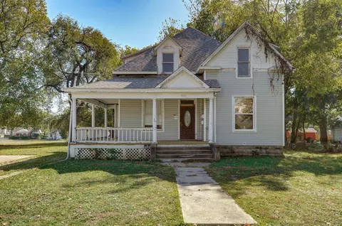 732 W Pershing St, Springfield, MO 65806 photo 1