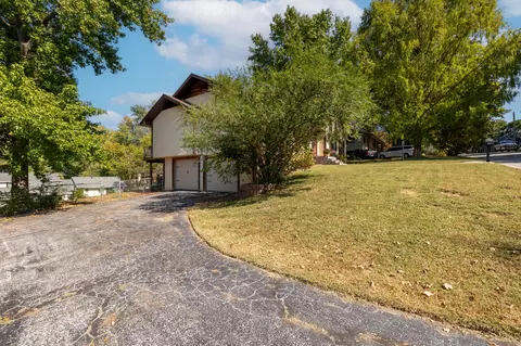 1105 E Melanie Ln, Ozark, MO 65721 photo 2
