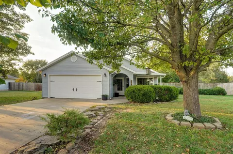 206 E Chrysler Ave, Clever, MO 65631 photo 2