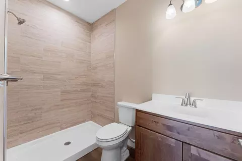 Bath - 145 Snapper St, Branson, MO 65616 photo 2 of 5