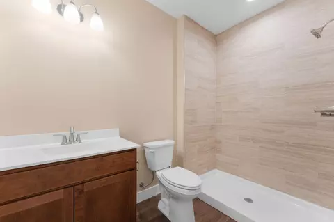 Bath - 145 Snapper St, Branson, MO 65616 photo 4 of 5