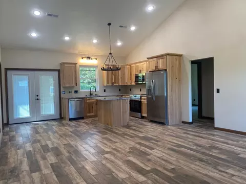 801 Robin Rd, Mountain Grove, MO 65711 photo 3
