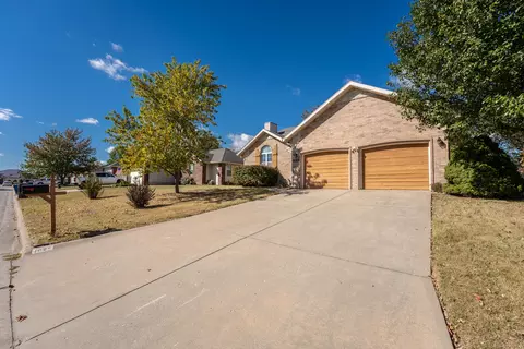 1025 W Thorngate Dr, Ozark, MO 65721 photo 2